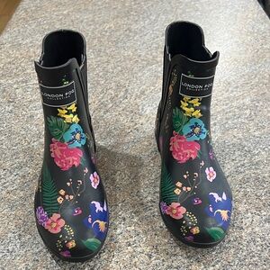 London Fog Collection Women's Black Floral Rain Boots - Size 8M